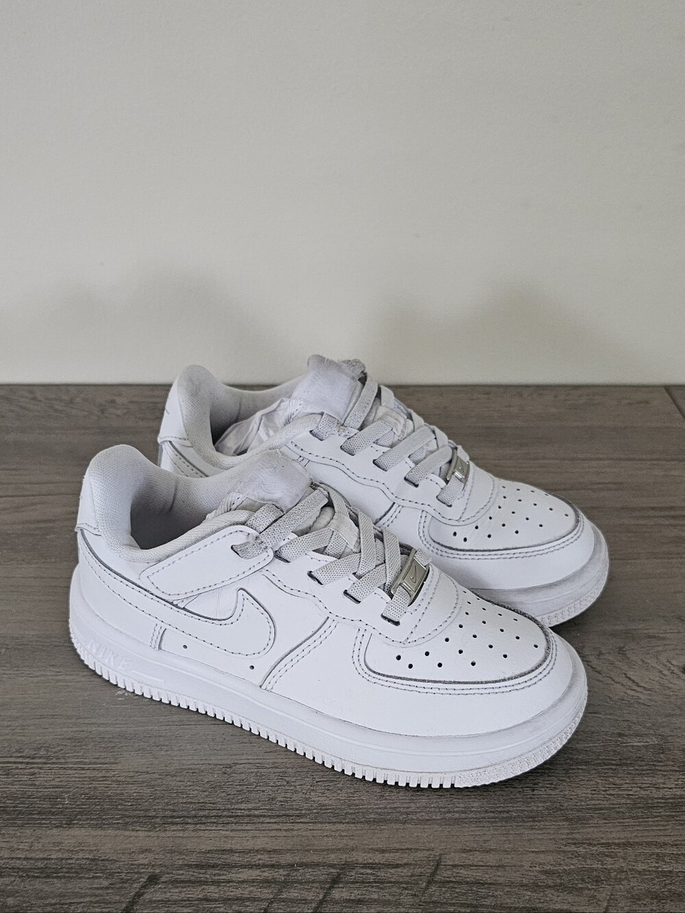 Nike Force 1 Easy On Kids White Low-Top Sneakers Boy Girl 11 C
